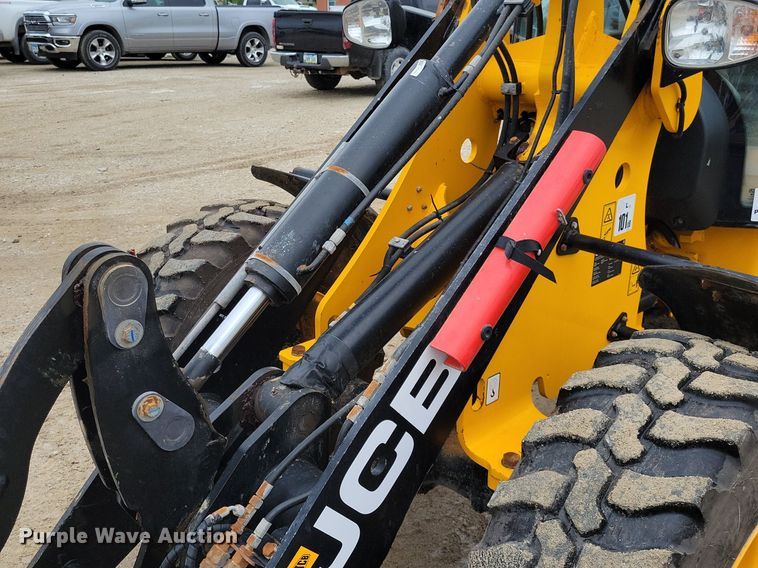 image for item DG0631 2022 JCB 407 wheel loader