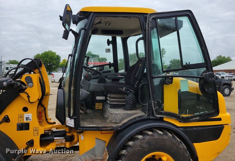 image for item DG0631 2022 JCB 407 wheel loader