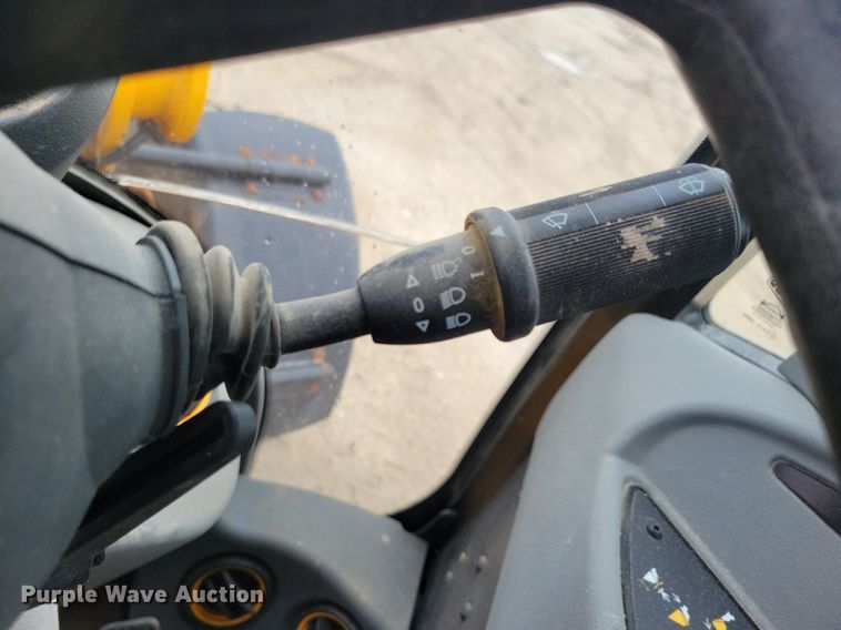 image for item DG0631 2022 JCB 407 wheel loader