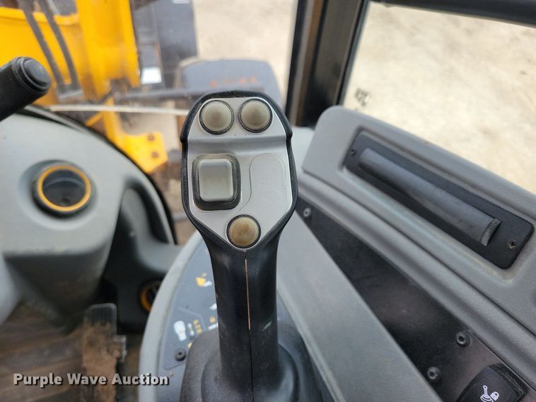 image for item DG0631 2022 JCB 407 wheel loader