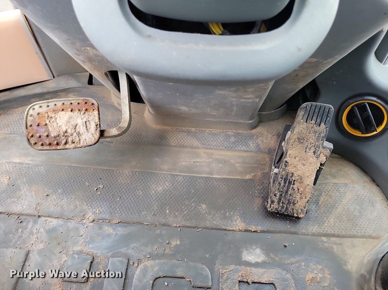 image for item DG0631 2022 JCB 407 wheel loader