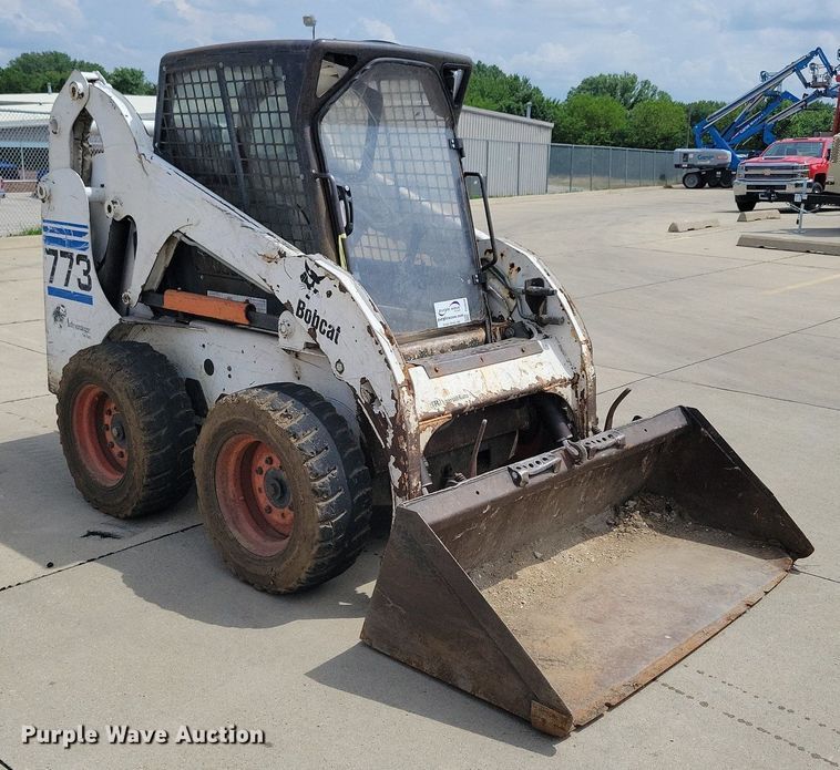 image for item DG0638 2000 Bobcat 773 skid steer loader
