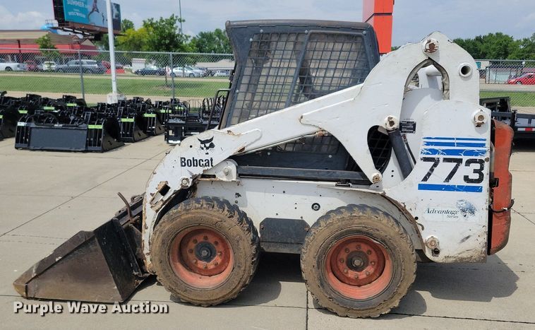 image for item DG0638 2000 Bobcat 773 skid steer loader