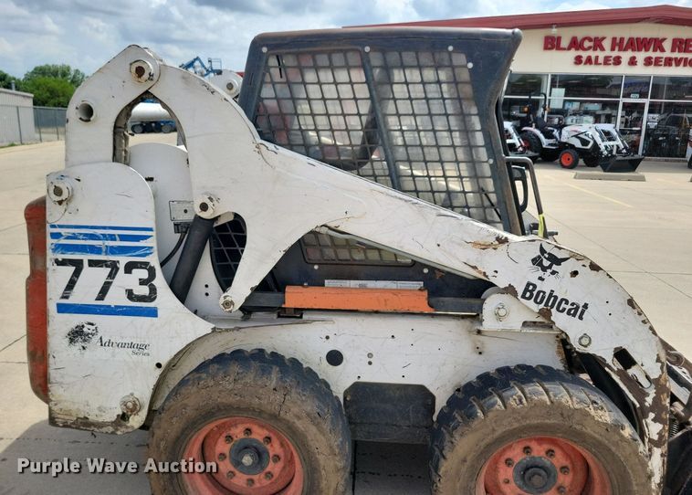 image for item DG0638 2000 Bobcat 773 skid steer loader