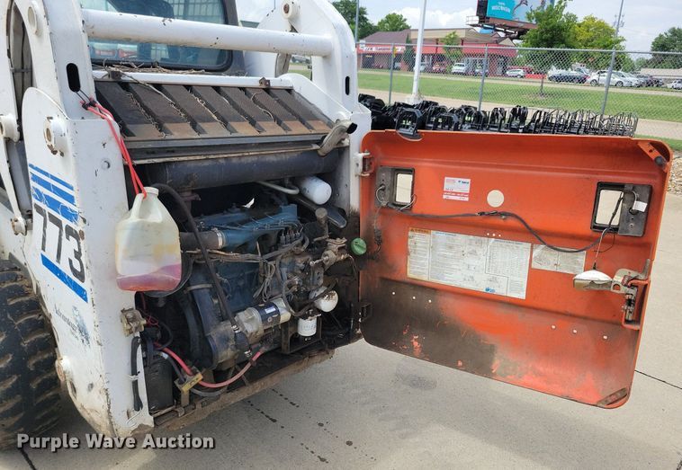 image for item DG0638 2000 Bobcat 773 skid steer loader