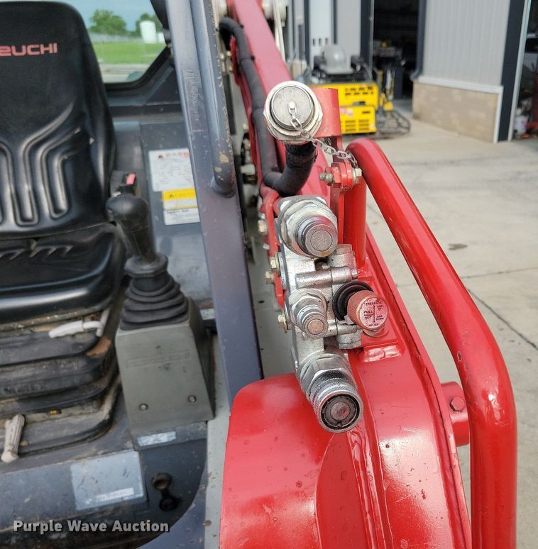 image for item DG0646 2016 Takeuchi TL8 tracked skid steer loader