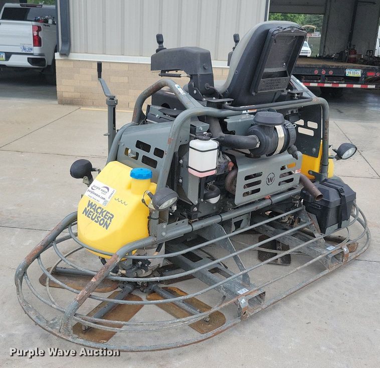 image for item DG0647 2015 Wacker Neuson CRT 48 DSS power trowel