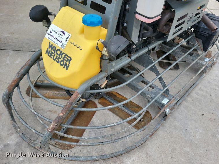 image for item DG0647 2015 Wacker Neuson CRT 48 DSS power trowel