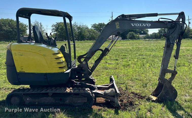image for item DG4423 2011 Volvo EC35C mini excavator