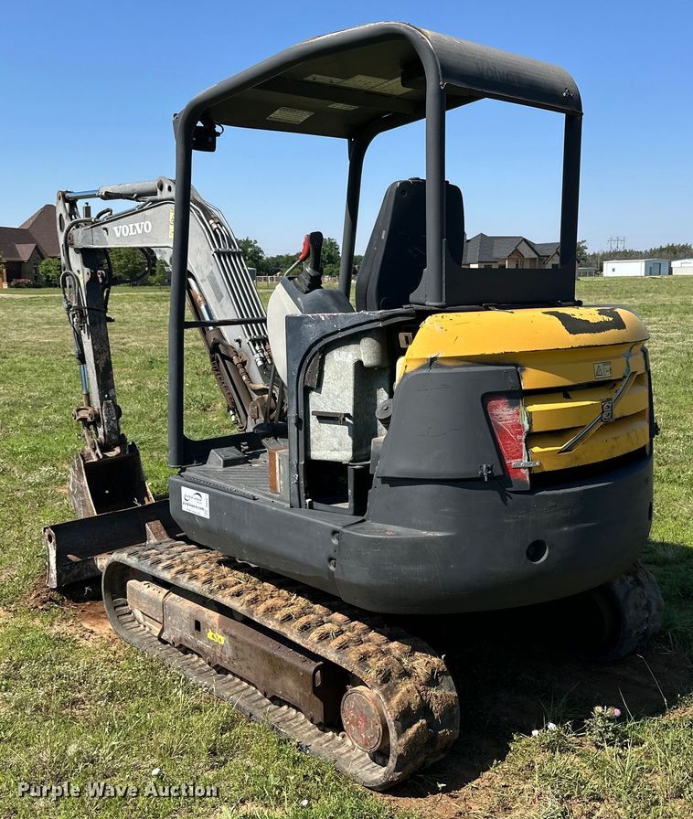image for item DG4423 2011 Volvo EC35C mini excavator
