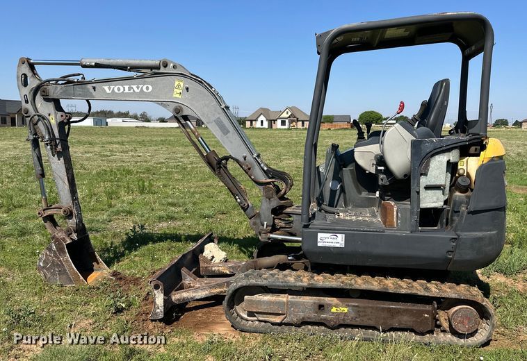 image for item DG4423 2011 Volvo EC35C mini excavator