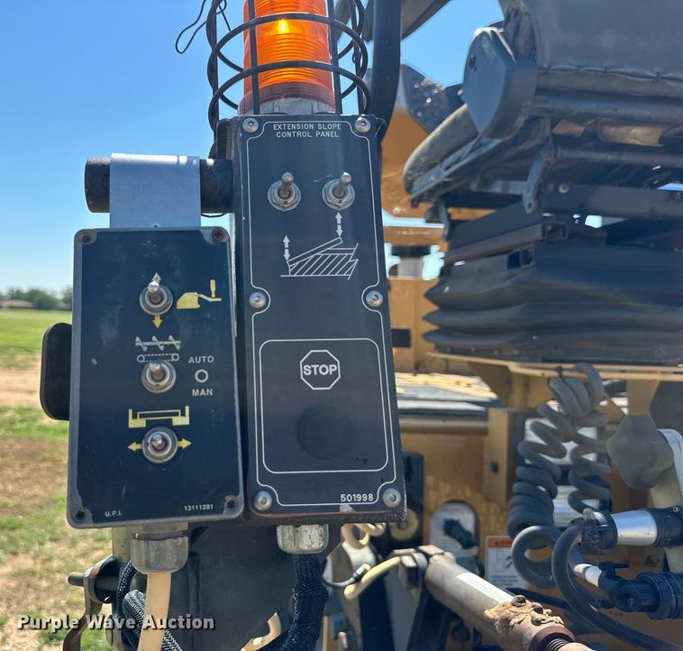 image for item DK6647 2000 Champion 1110W paver