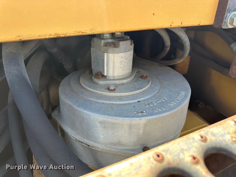 image for item DK6647 2000 Champion 1110W paver