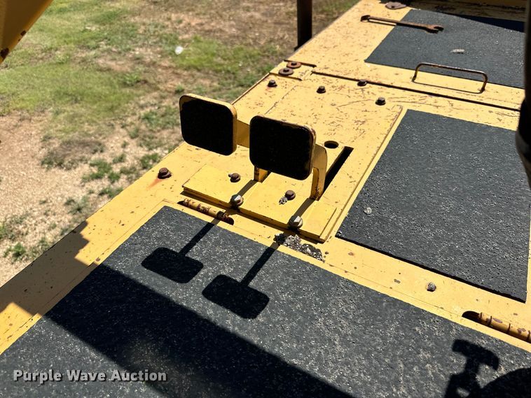 image for item DK6647 2000 Champion 1110W paver