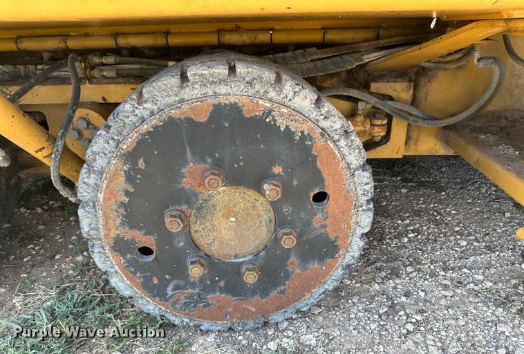 image for item DK6647 2000 Champion 1110W paver