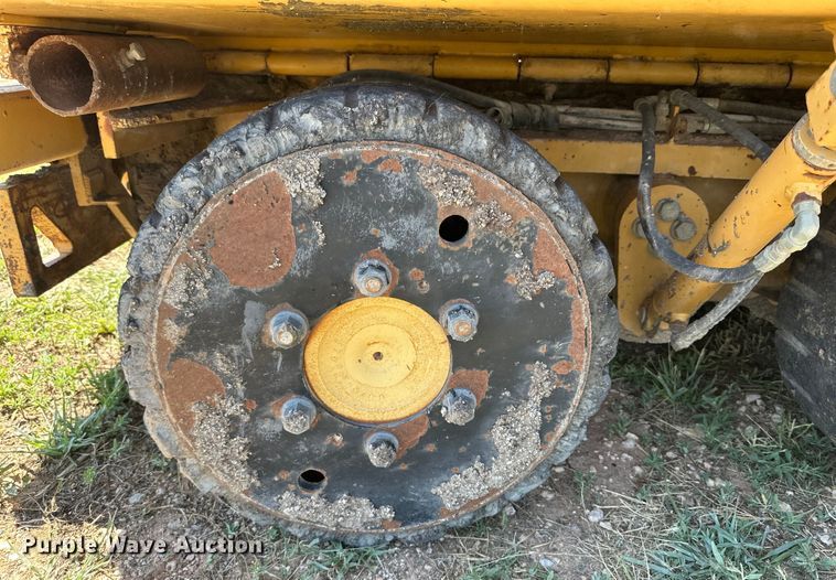 image for item DK6647 2000 Champion 1110W paver