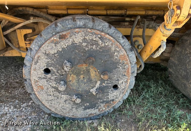 image for item DK6647 2000 Champion 1110W paver