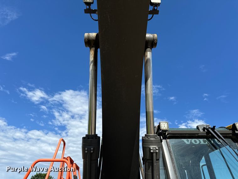 image for item DL4415 2019 Volvo EC200EL excavator