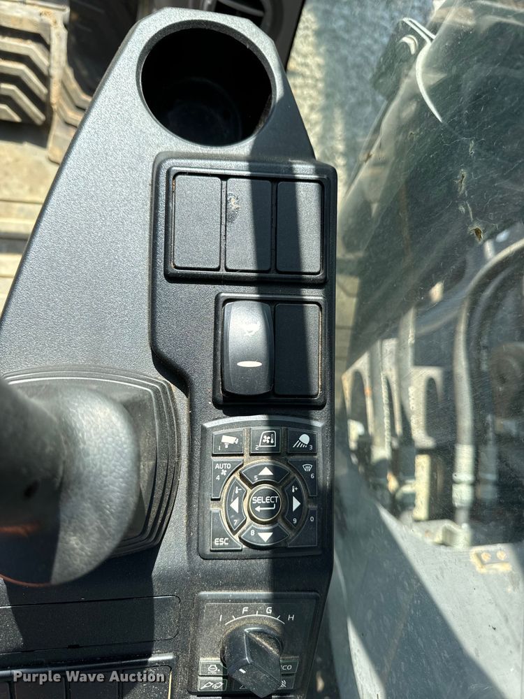 image for item DL4415 2019 Volvo EC200EL excavator