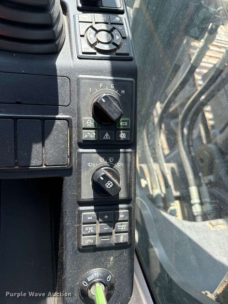 image for item DL4415 2019 Volvo EC200EL excavator