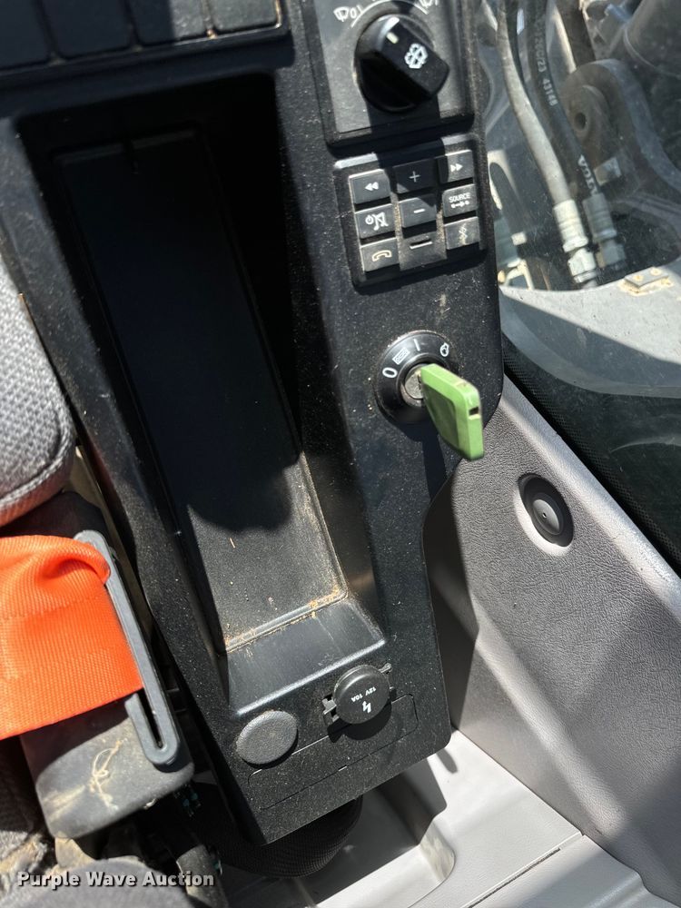 image for item DL4415 2019 Volvo EC200EL excavator