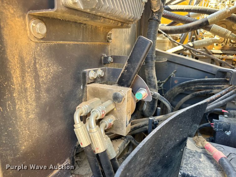 image for item DL4415 2019 Volvo EC200EL excavator