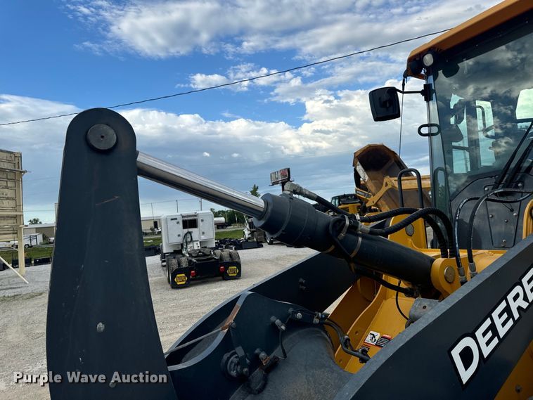 image for item DL4417 2019 John Deere 624L  wheel loader