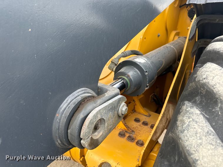 image for item DL4417 2019 John Deere 624L  wheel loader