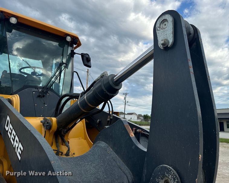 image for item DL4417 2019 John Deere 624L  wheel loader