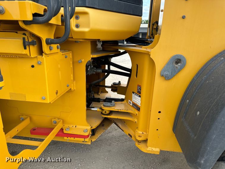 image for item DL4417 2019 John Deere 624L  wheel loader