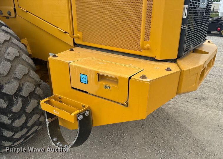 image for item DL4417 2019 John Deere 624L  wheel loader