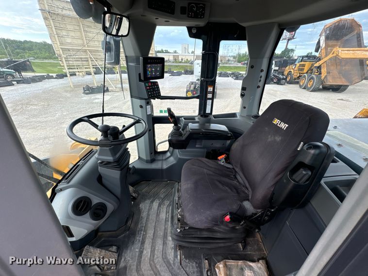 image for item DL4417 2019 John Deere 624L  wheel loader