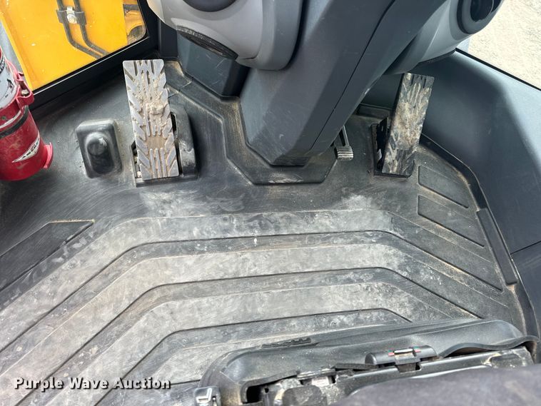 image for item DL4417 2019 John Deere 624L  wheel loader