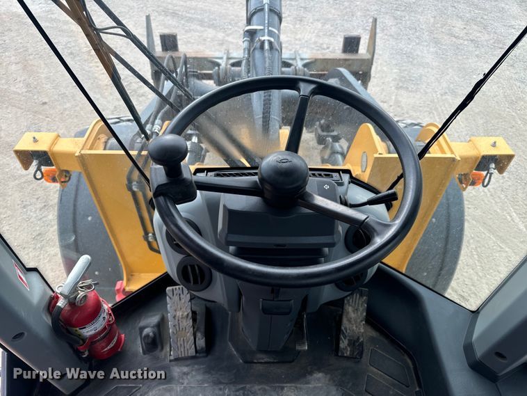image for item DL4417 2019 John Deere 624L  wheel loader