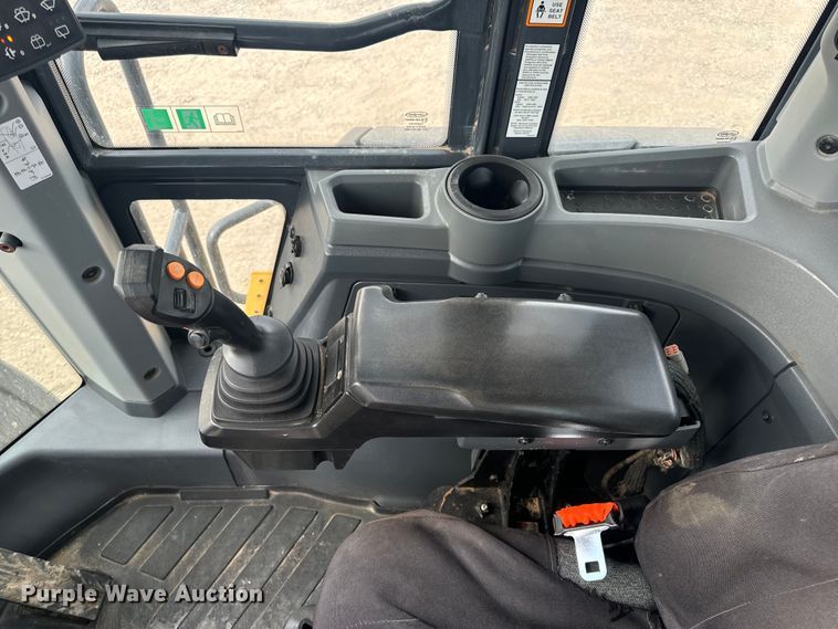 image for item DL4417 2019 John Deere 624L  wheel loader