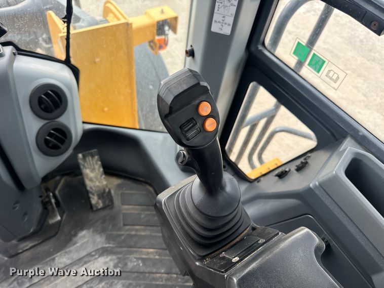 image for item DL4417 2019 John Deere 624L  wheel loader