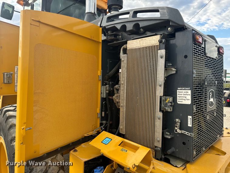 image for item DL4417 2019 John Deere 624L  wheel loader