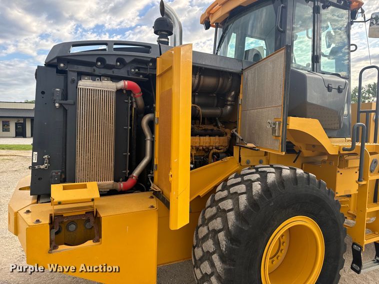 image for item DL4417 2019 John Deere 624L  wheel loader