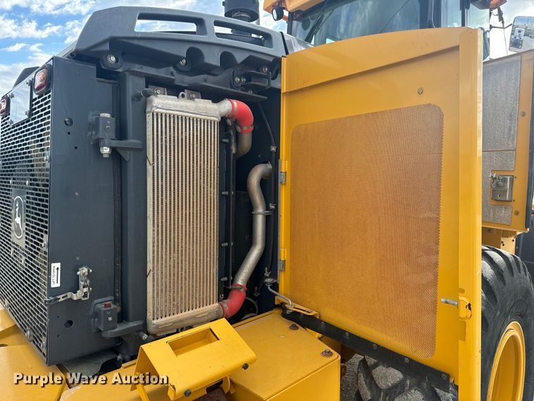 image for item DL4417 2019 John Deere 624L  wheel loader