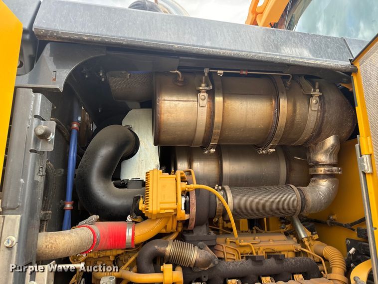 image for item DL4417 2019 John Deere 624L  wheel loader