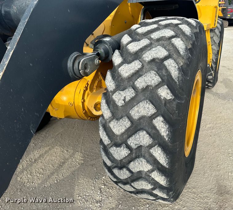 image for item DL4417 2019 John Deere 624L  wheel loader