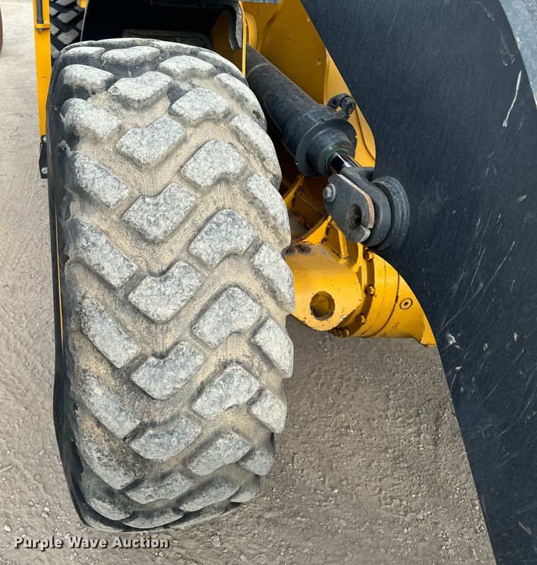 image for item DL4417 2019 John Deere 624L  wheel loader