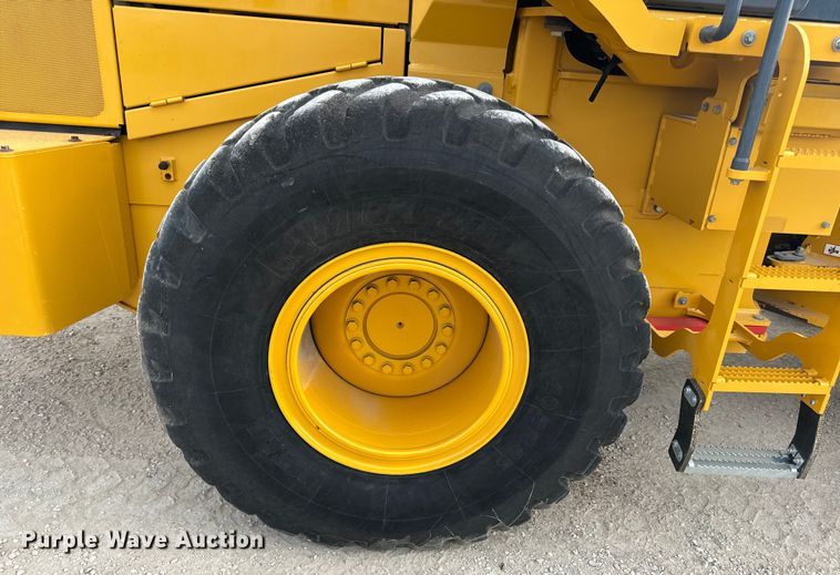 image for item DL4417 2019 John Deere 624L  wheel loader
