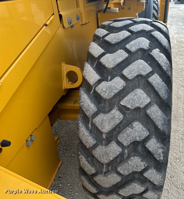 image for item DL4417 2019 John Deere 624L  wheel loader