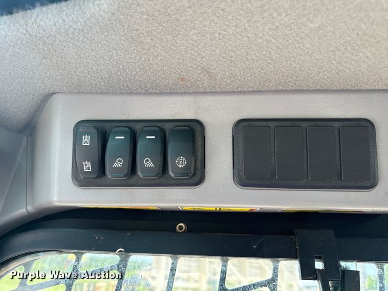 image for item DL4421 2019 Caterpillar  259D3 tracked skid steer loader