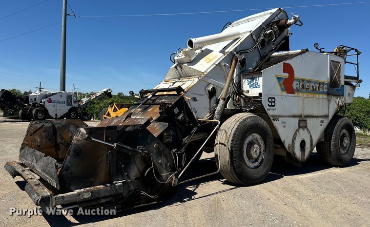 image for item DL4435 2001 Roadtec Shuttle Buggy 2500B material transfer vehicle