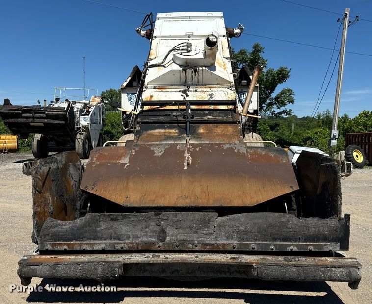 image for item DL4435 2001 Roadtec Shuttle Buggy 2500B material transfer vehicle