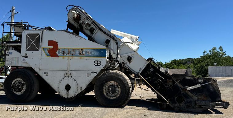 image for item DL4435 2001 Roadtec Shuttle Buggy 2500B material transfer vehicle