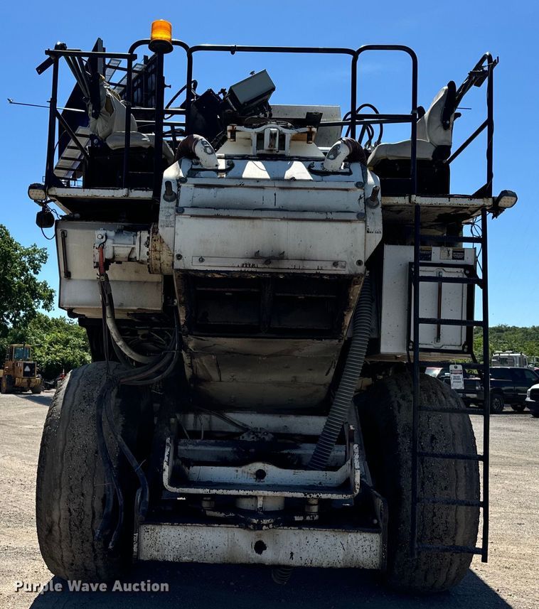 image for item DL4435 2001 Roadtec Shuttle Buggy 2500B material transfer vehicle