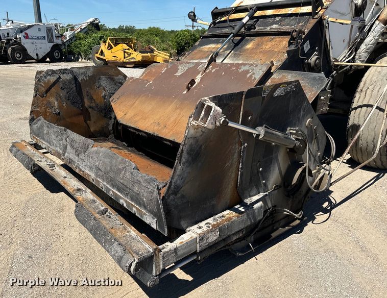 image for item DL4435 2001 Roadtec Shuttle Buggy 2500B material transfer vehicle